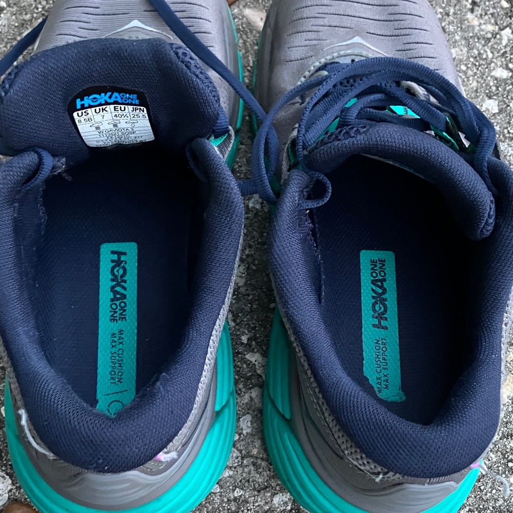 Hoka ONE ONE Running Shoes - women’s 8.5 - Picture 4 of 9